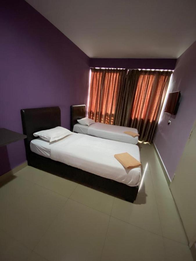 Hotel Zamburger Kota Damansara Exterior photo
