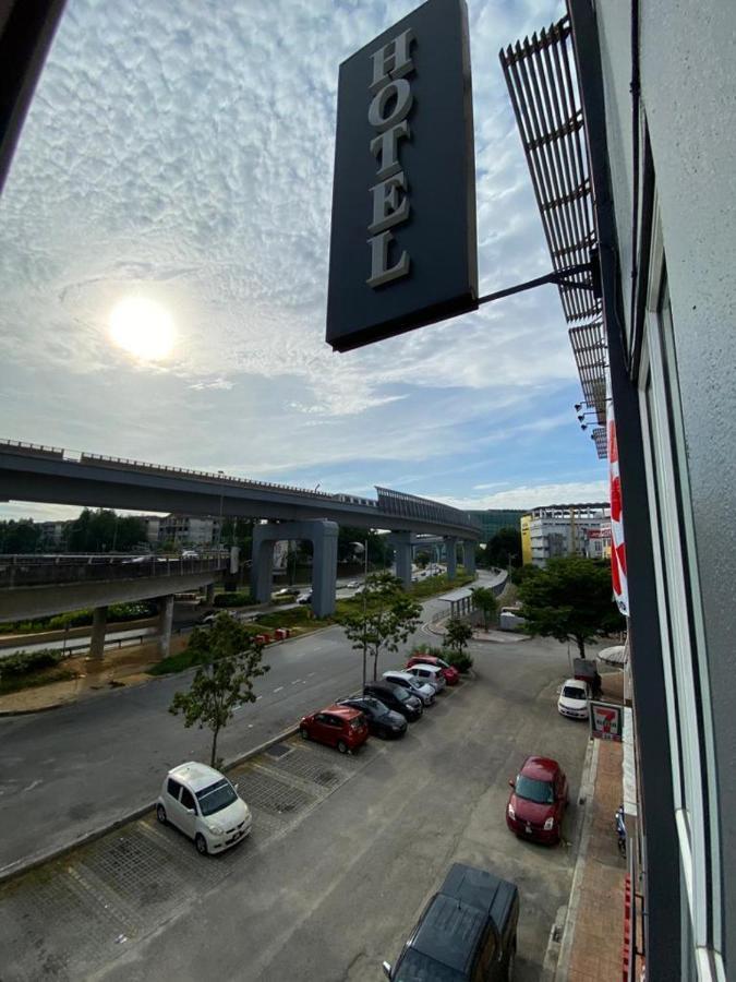 Hotel Zamburger Kota Damansara Exterior photo
