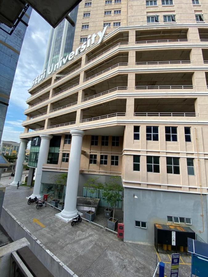 Hotel Zamburger Kota Damansara Exterior photo